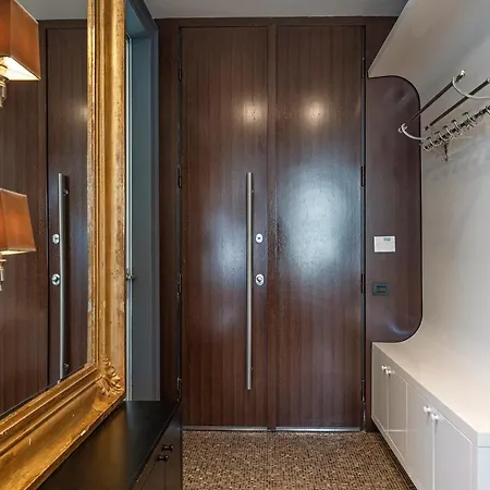 Loft Apartment *